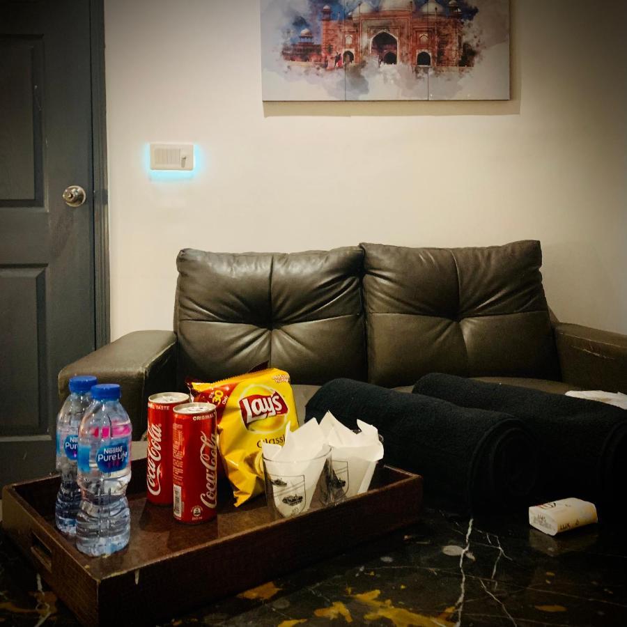 12Th Avenue Hotel Lahore Bagian luar foto