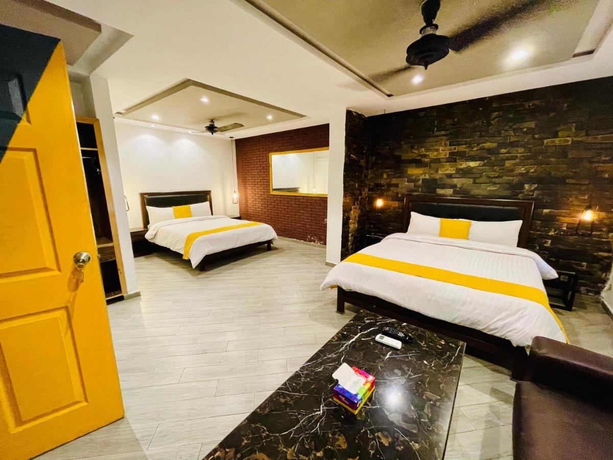 12Th Avenue Hotel Lahore Bagian luar foto