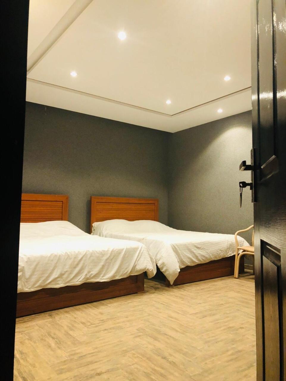 12Th Avenue Hotel Lahore Bagian luar foto